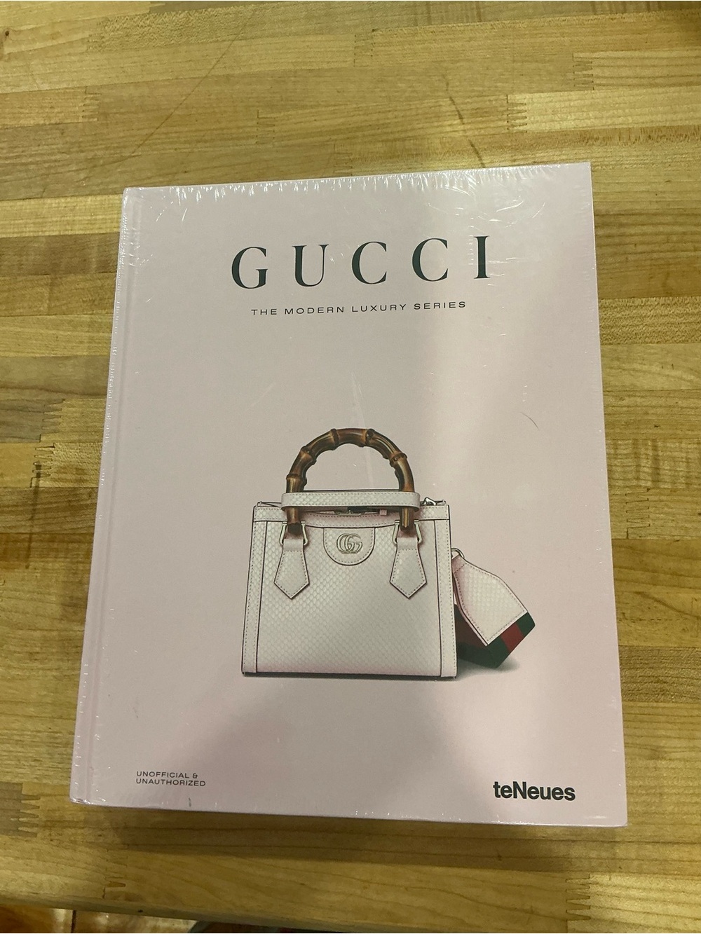 NEW In Wrap GUCCI HARDCOVER BOOK coffee Table “the Modern Luxury Series”   Pink